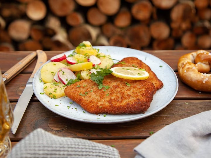 Wie’n Schnitzel mit Kartoffelsalat